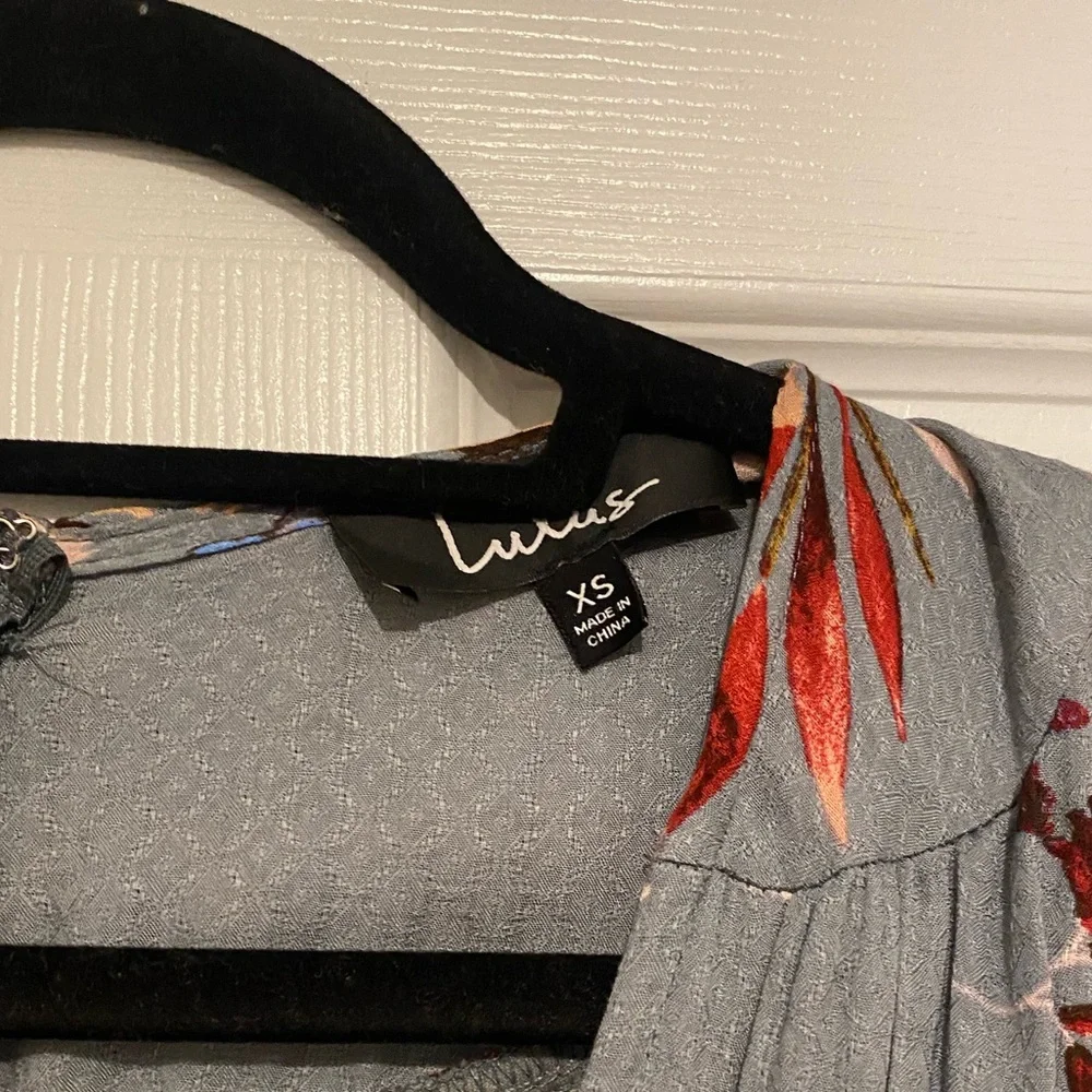 Lulus Maxi Dress Size XS. Grey Floral - Picture 5 of 6